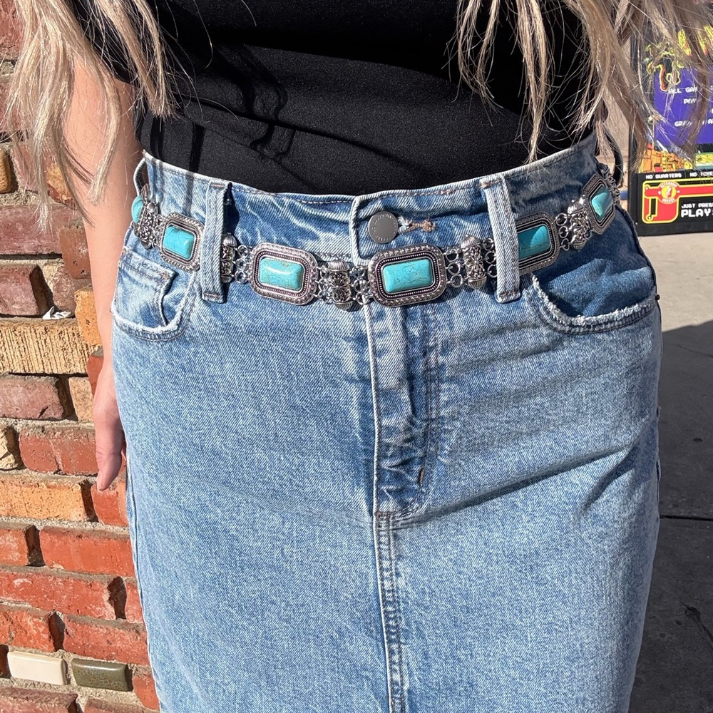 Vintage-Inspired Turquoise Statement Belt - Picture 6 of 6